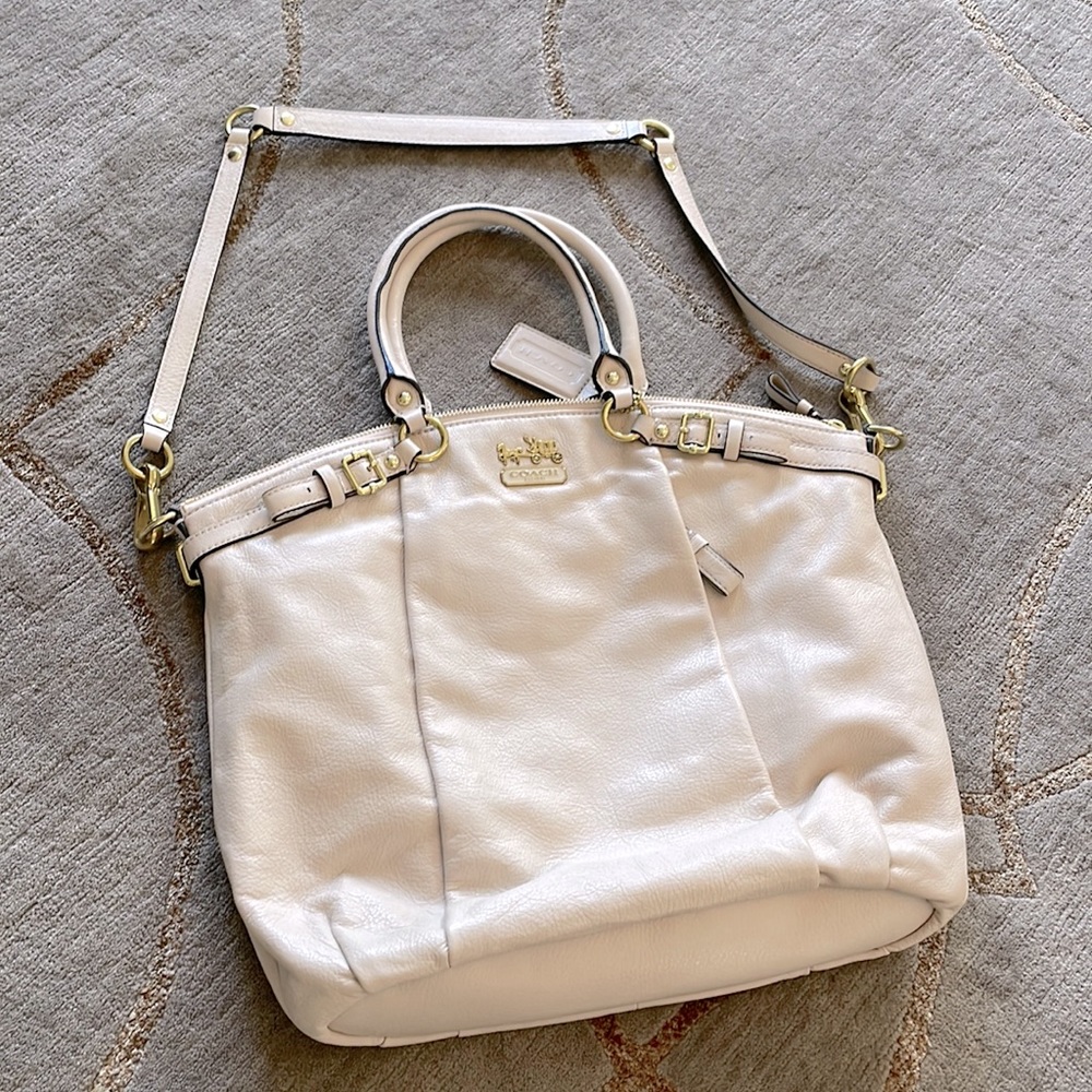 Coach purse w handles and removable crossbody strap.